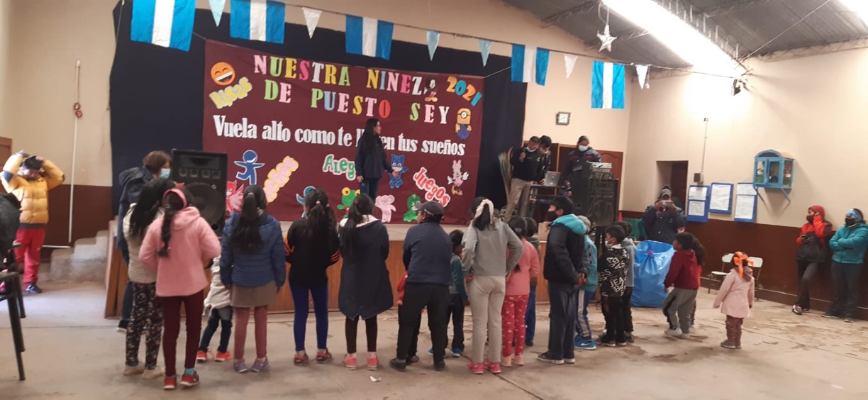 贊助當(dāng)?shù)亻_(kāi)學(xué)季慶?；顒?dòng)