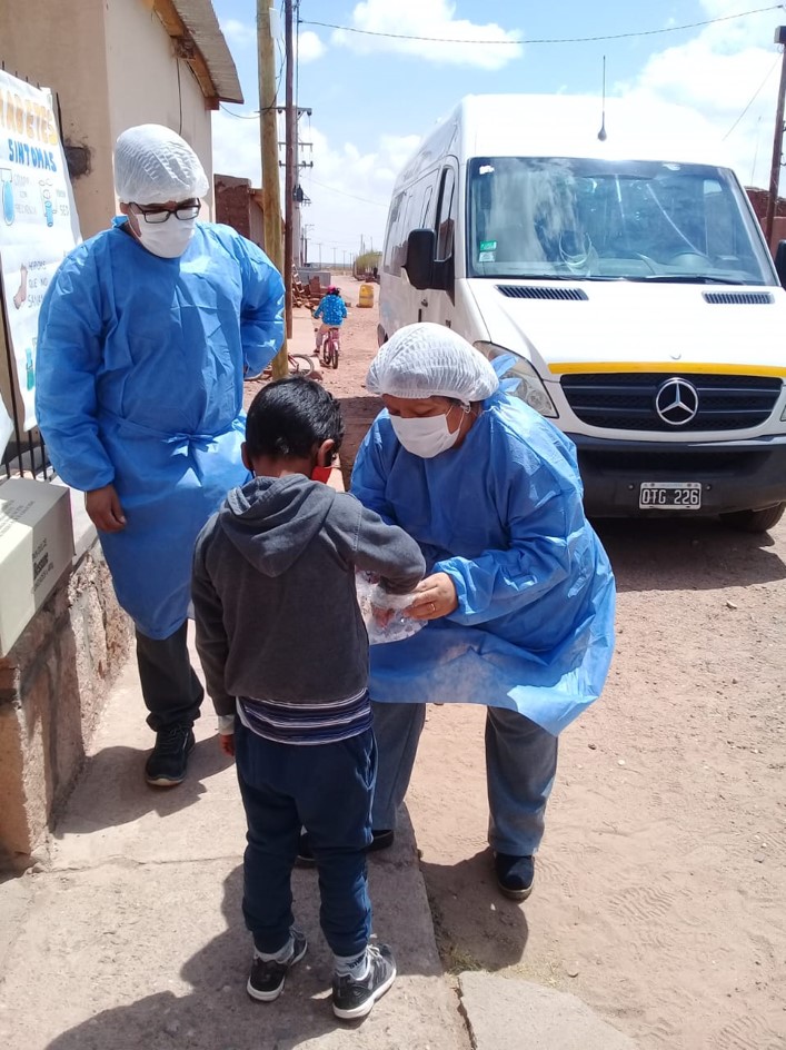 與當(dāng)?shù)蒯t(yī)院合作,開展健康預(yù)防檢測(cè)